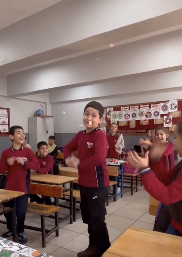 İçerik üreticisi öğretmenlerimiz sayesinde sınıflara konuk oluyor, pozitif anlara şahit oluyoruz.