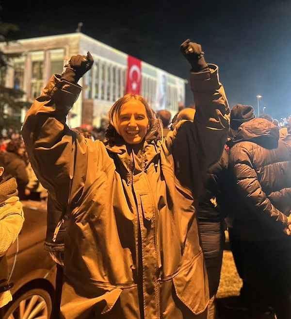 Soydan takipçi kitlesi büyük olan meslektaşlarına ve sosyal medya hesaplarına seslenerek tepki göstermeyen isimlere ders verdi.
