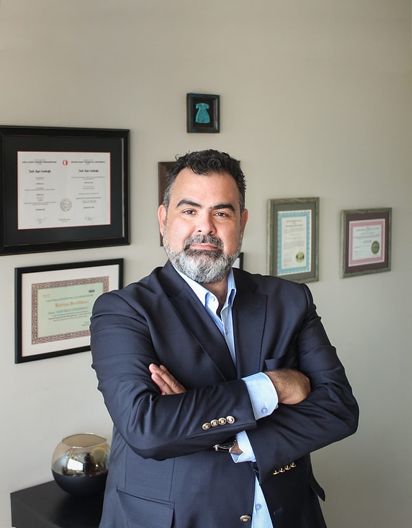Usta sanatçının ardından milyonlarca taziye mesajı yayınlandı. Ancak gelen birkaç olumsuz mesajın ardından Konak'ın ailesi suç duyurusunda bulunacaklarını açıklamıştı.