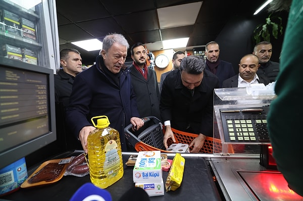 “Bu gençleri öne sürenler kim?”
