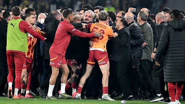 Barış Alper Yılmaz ise oyundan çıktıktan sonra yaşanan olaylarda sakinleştirilememişti.