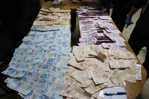 Edinilen bilgiye göre, Eskişehir Odunpazarı Belediyesi Zabıta Müdürlüğü ekipleri, Hamamyolu Cadedesi'nde dilenen 56 yaşındaki H.N. isimli şahsı yakaladı.