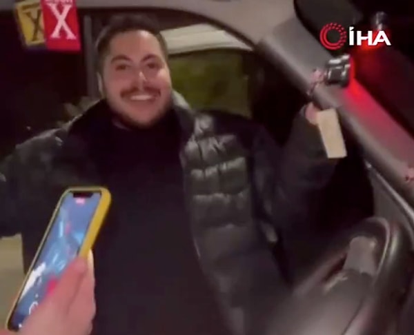 Sürücünün yere düşmesinin ardından otomobilde kısa süreli panik yaşandı.
