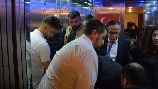 Nazilli Belediyesi Lütfi Selek Türk Sanat Müziği Korosu tarafından dün akşam Mehmet Yüzügüler Kültür Merkezi'nde Hoş geldin Bahar konseri düzenlendi.