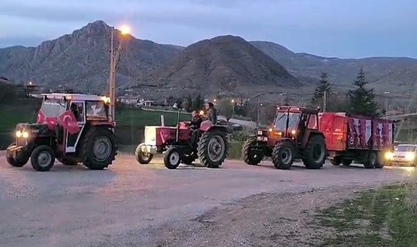 Eyleme traktörüyle destek veren çiftçilere para cezası kesildi.