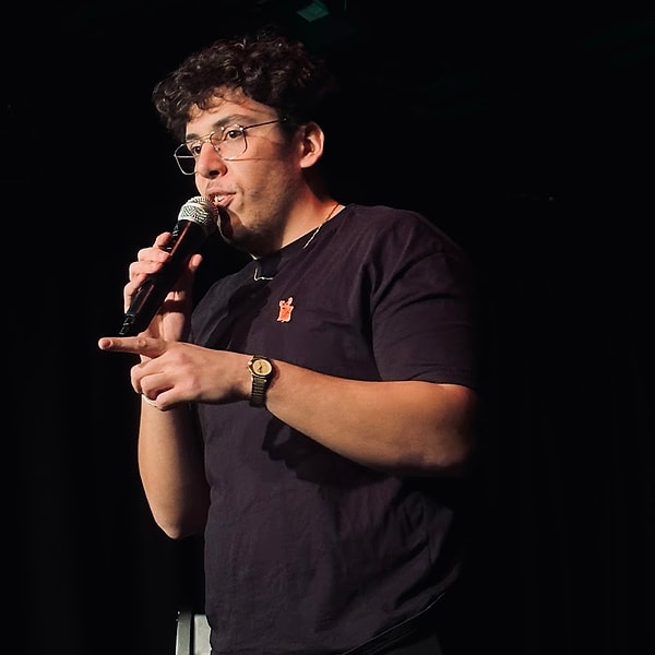 Komedyen Yunus Yılmaz da Instagram hesabından yaptığı paylaşımlarla oyunlarının iptal edildiğini açıkladı.