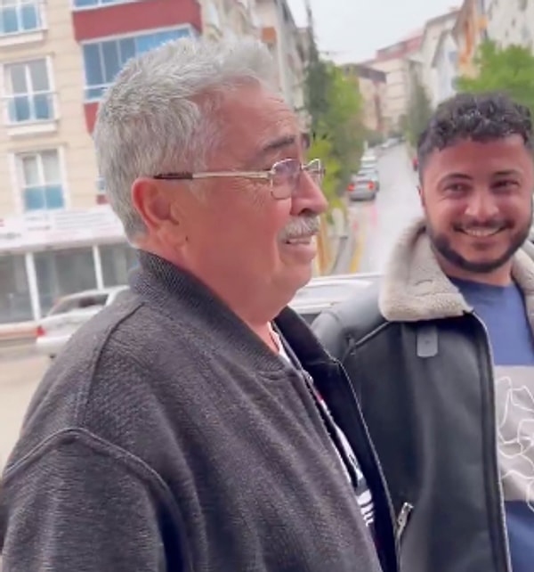 Çocukları, "Bizim hayallerimizi gerçekleştirmek için kendi hayallerini erteledi" diyerek, babalarına büyük bir sürpriz yaptı.