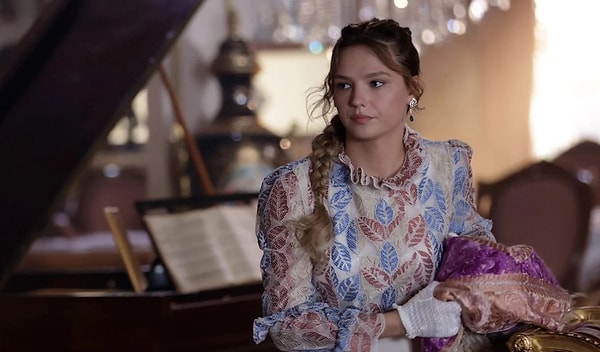 Şakir Paşa Ailesi izleyicisi bilir, dizide Ayşe karakterine hayat veriyor Nilsu Berfin Aktaş.