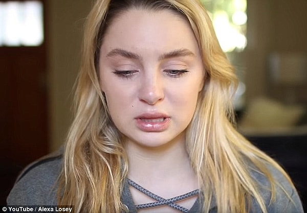 Influencer Alexa Losey, bir dönem yaşadığı toksik ilişkiyi ve sevgilisinin onu nasıl aldattığını öğrendiği anı podcast’inde anlattı.