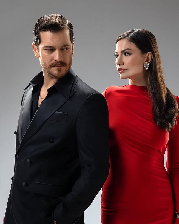 Uzunca bir süre ekranlara ara veren Demet Özdemir, geçtiğimiz ay Eşref Rüya dizisiyle geri döndü.