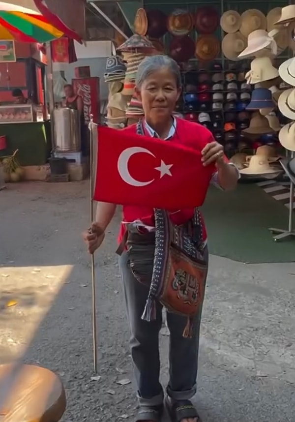 Gezgin Melih Bektaş, Tayland seyahatinde Türkiye aşığı bir esnafla karşılaşmayı beklemediği için epey şaşırmıştı.
