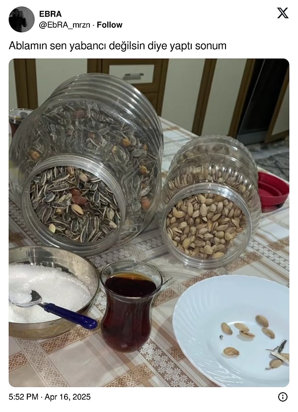 Yeni gelin sunumları yanında halt etmiş.