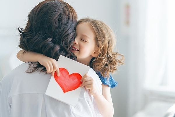 Anneler Günü Hangi Gün Kutlanır? Neden Her Yıl Aynı Gün Değil? Görseli