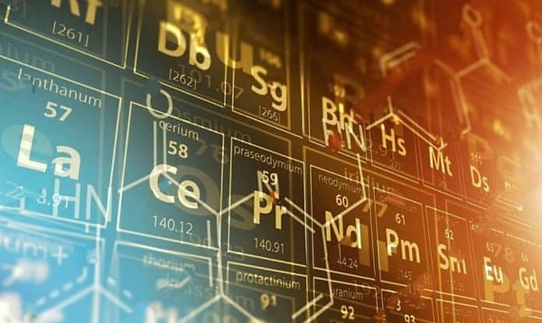 8. Simgesi "Zn" olan ve yaygın kullanım alanına sahip metal hangisidir?
