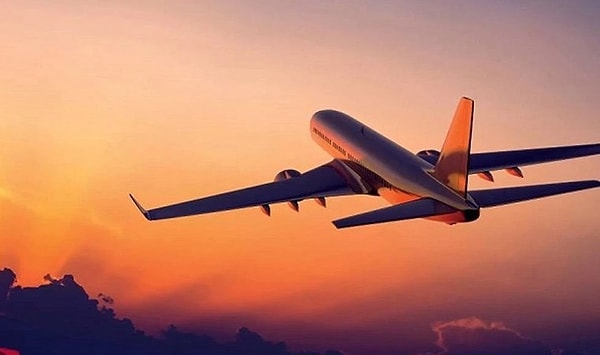 Uçakta elektronik sigara içmenin yasak olduğu belirtilmesine rağmen yolcu uyarıları dikkate almadı. Bunu üzerine Sabiha Gökçen Havalimanı’na iniş hazırlığı yapan pilot, kuleyle telsiz bağlantısı kurarak polis talebinde bulundu.