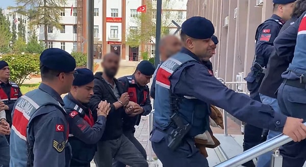 “Uyuşturucu baronlarını yakalamıyorlar, civciv baronlarını yakalıyorlar.” Görseli