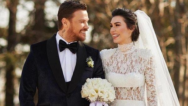 Sinan Akçıl, Burcu Kıratlı ile bir ayrıl bir de barış uzun soluklu aşk yaşamıştı. Fakat ikilinin birlikteliği en sonunda kesinkes sonlanmıştı.