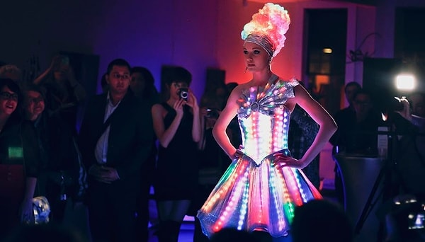 6. Giyilebilir Teknoloji Tasarımcısı (Wearable Tech Designer)