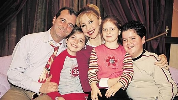 2003-2005 yılları arasında yayınlanan Sihirli Annem dizisi Türk televizyon tarihine damgasını vurmuştu. Görseli