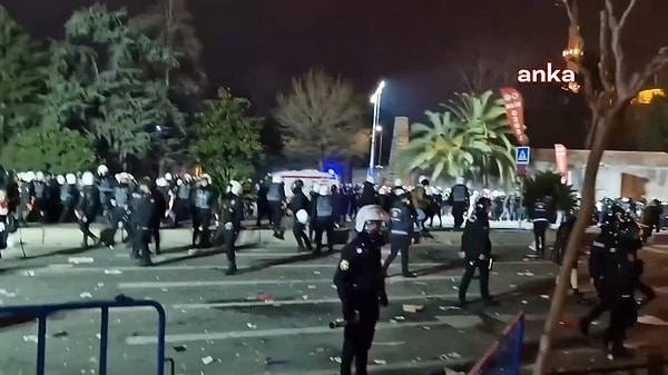 24 Mart Pazartesi günü yine Saraçhane'deydim ve yaşanan gelişmeleri Twitter hesabımdan anbean paylaşıyordum.