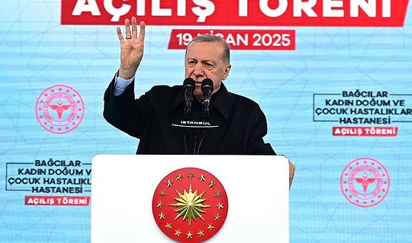 Güvenlik görevlileri tarafından gözaltına alınan N.K., ifadesi sonrası adliyeye sevk edildi. Pankart açan İstanbul 6. Sulh Ceza Hakimliği tarafından tutuklandı. Görseli