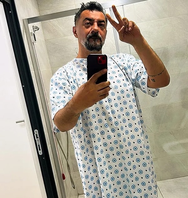 Operasyon sonrası sosyal medya hesabından ameliyat önlüğüyle yaptığı paylaşıma şu notu düşerek takipçilerini bilgilendirmişti: