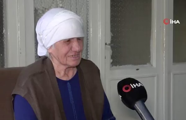 Sadece 65 yaş aylığı olan 4 bin 600 TL ile geçinen Emine Karakaya, geçen yıl ev sahibinin kirayı 2 bin 500 TL’ye çıkartmasının ardından zor günler yaşamaya başladı. Görseli