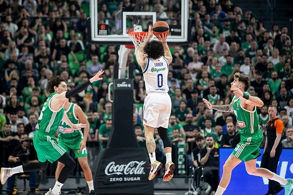 Anadolu Efes, Yunanistan'da fırsatı kaçırdı