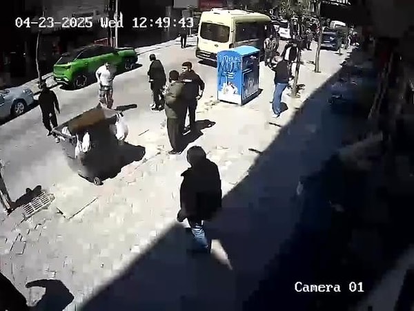 İstanbul Valiliği, panik sebebiyle yüksekten atlamalar yaşandığını ve 151 vatandaşın yaralandığını açıkladı.