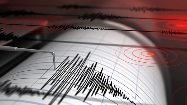 İstanbul'da saat 12.49'da 6,2 büyüklüğünde bir deprem meydana geldi. Deprem paniğe neden olurken 13 saniye sürdüğü açıklandı.