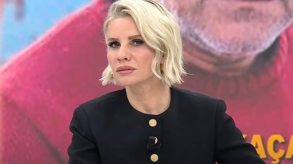 Esra Erol yıllardır sunduğu programlarla evlerimize konuk oluyor.