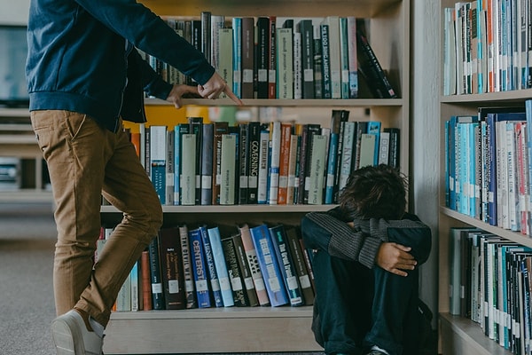 Belirsizliğin Çocuk Ruhu Üzerindeki Yıkıcı Etkileri: Toplumsal Entropi ve Pedagojik Tükenmişlik Görseli