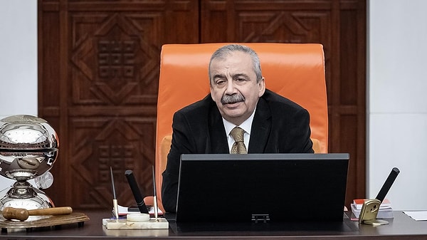 Önder'in son sağlık durumunu açıklayan doktor Prof. Dr. Ertan Sağbaş, "Biz de bir mucizenin peşine düştük gidiyoruz. Bu mucizeyi gerçekleştirmeye çalışıyoruz. Umudumuz devam ediyor. Kurtulma ihtimali zayıf da olsa umudumuz var" dedi.