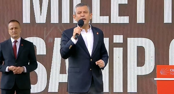 Mehmet Şimşek'e sert sözlerle yüklendi.