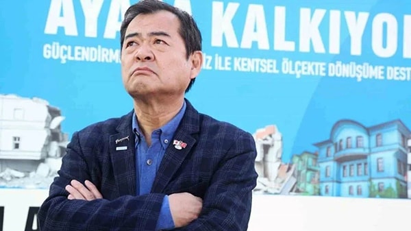 Ekmeğini bu işten kazanıyormuş...
