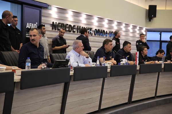 İstanbul’da 6.2 büyüklüğündeki deprem nedeniyle İstanbul AFAD İl Müdürlüğü teyakkuza geçti.
