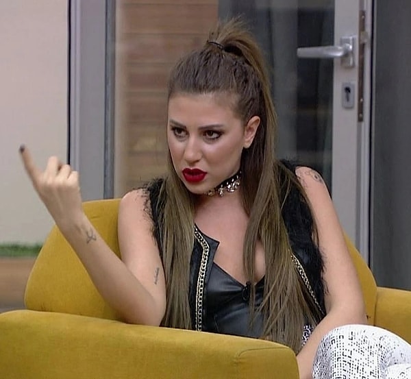 Kısmetse Olur programından tanıdığımız Melis Buse Betkayan hem özel hayatıyla hem de paylaşımlarıyla sıkça adından söz ettiriyor.