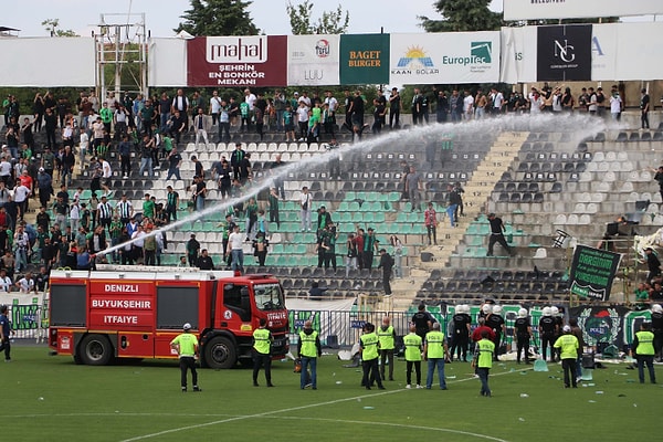 Türk futbolunun köklü takımlarından Denizlispor sezonun son maçında fırsat tepti, amatöre düştü