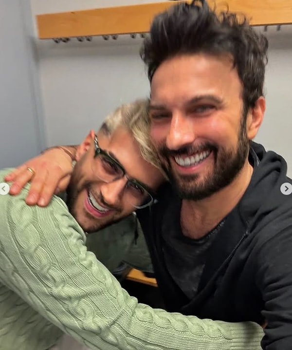 Annesini kaybetmesinin ardından ünlü dostlarının desteğini alan Tarkan'ın yanında olan isimlerden biri de Reynmen oldu.