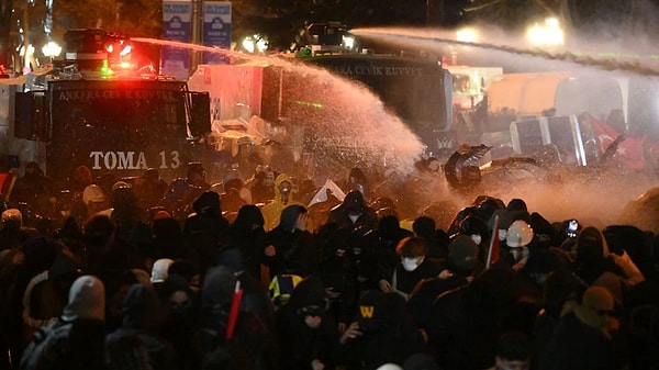 4 öğrenci tutuklandı.