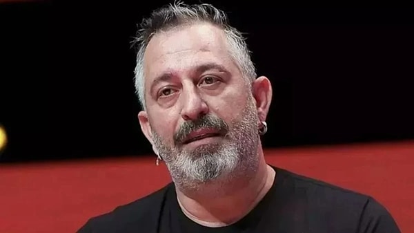 Bir süredir sessizliğiyle ve tepkileriyle gündemden düşmeyen Cem Yılmaz X'e geri döndü.