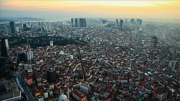 25 Nisan Cuma akşamı 4.3 büyüklüğündeki deprem paniği artırdı.