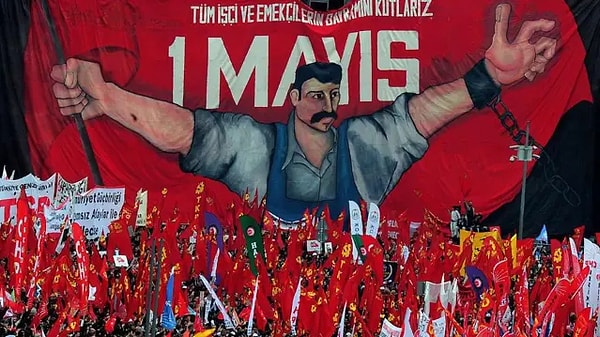1 Mayıs, işçilerin haklarını savunmak, insanca yaşam koşullarına dikkat çekmek ve emeğin kıymetini vurgulamak için kutlanan özel günlerden biri. Görseli