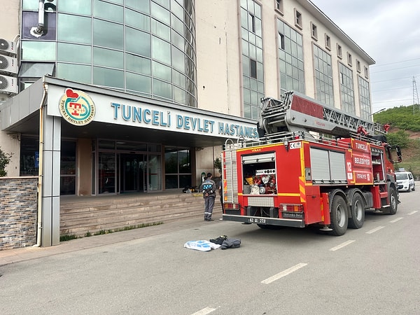 Tunceli Devlet Hastanesi’nde çıkan yangın büyük korkuya neden oldu.