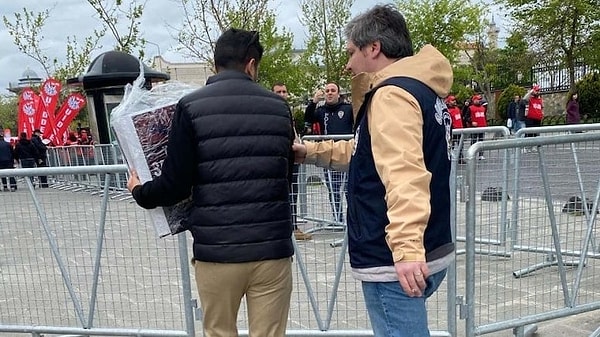Kadıköy’de CHP’nin pankartına engel