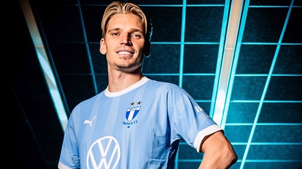 Jens Stryger Larsen, bu sezon Malmö forması giyiyor.