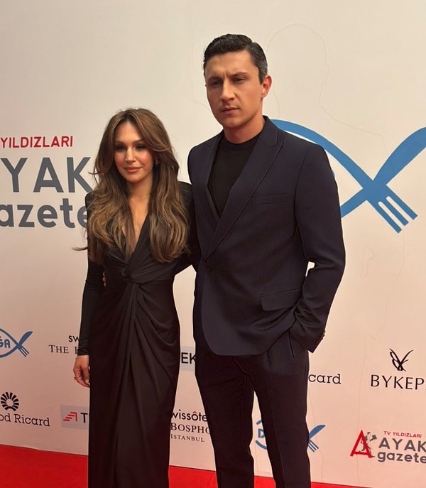 Kadın, Bizim Hikaye, Zemheri ve Alev Alev gibi projelerdeki performansıyla zaten yıldızını parlatan Şaş, şimdi ise Nare karakteriyle ışıldıyor. Görseli
