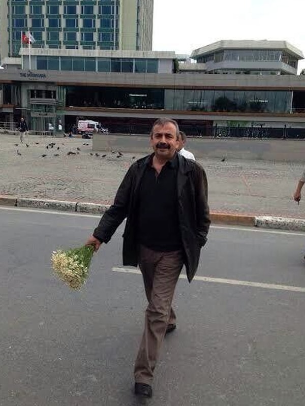 Önder'in ardından geçmişte yaptığı konuşmalar ve paylaşımlar sosyal medyada yeniden gündem oldu.