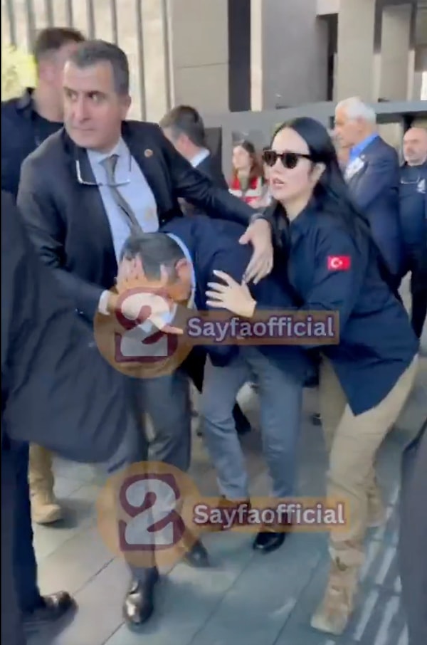 CHP Genel Başkanı Özgür Özel, hayatını kaybeden Sırrı Süreyya Önder için düzenlenen törene katıldı. Görseli