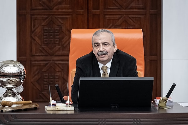 18 gün yoğun bakımda kalan DEM Parti İstanbul Milletvekili ve TBMM Başkan vekili Sırrı Süreyya Önder, dün hayatını kaybetti.